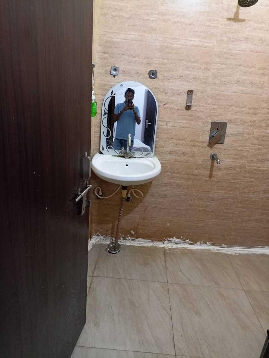 Hotel O Kl Khari Near Ashoka Park Mein Metro New Delhi Eksteriør billede